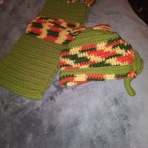 Toddler Hat & Scarf Set (green/multi colored) - Picture 3 of 3